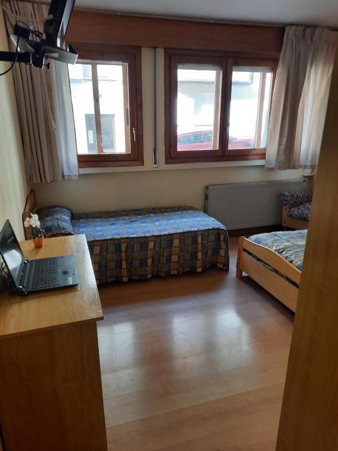Habitaciones Pension El Parque Sabiñánigo Εξωτερικό φωτογραφία